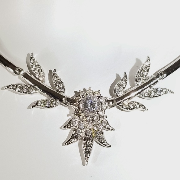 16" Rhinestone Necklace With Leaf Design - Picture 5 of 8
